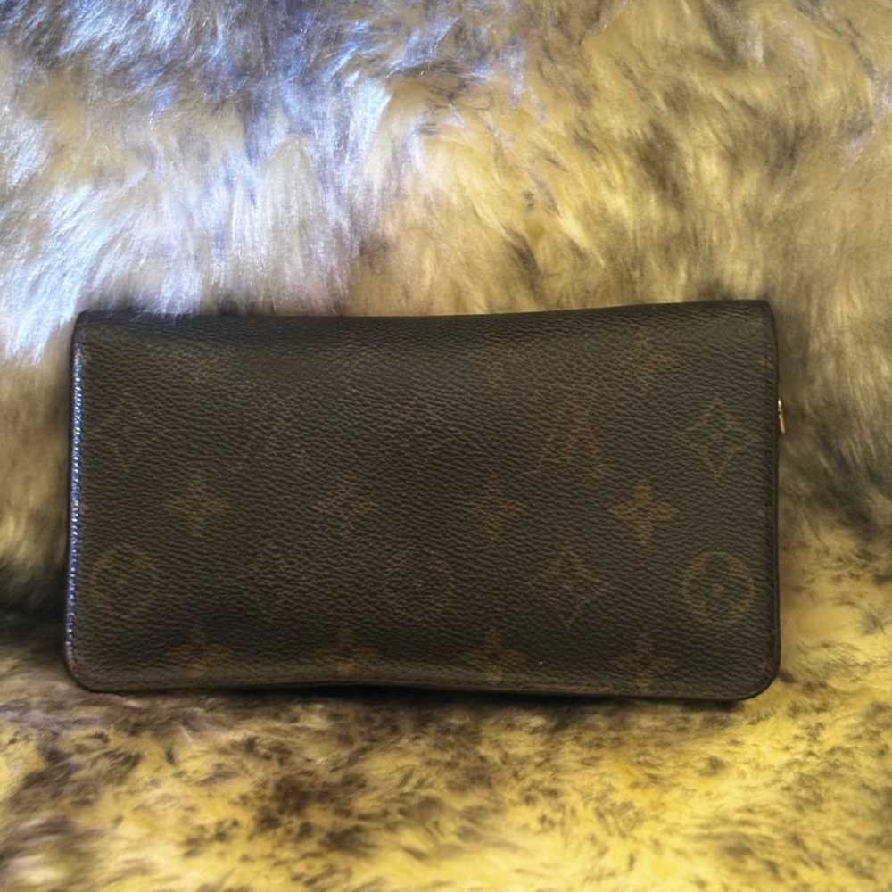 - Louis Vuitton Monogram
Porte Monnaie
Zippy Long Wallet/Preloved - Picture 3 of 16